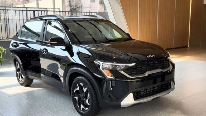 Kia Sonet phiên bản giá rẻ ra mắt giá 242 triệu đồng: ‘Kèo căng’ cho xe điện, hút khách hơn Morning