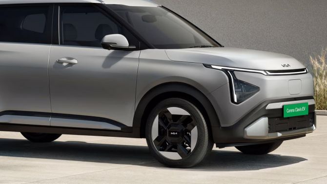 Kia chính thức ra mắt mẫu MPV 6 chỗ chạy điện giá 445 triệu đồng: 'Chơi tới bến' Mitsubishi Xpander