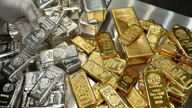 Giá vàng thế giới và bạc giảm mạnh, thị trường vàng SJC trong nước chịu áp lực bán