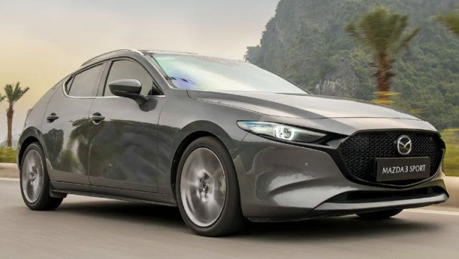 Mazda3 gồng gánh, Toyota Corolla Altis ế ẩm: Doanh số Sedan hạng C chạm mức thấp nhất từ 2023