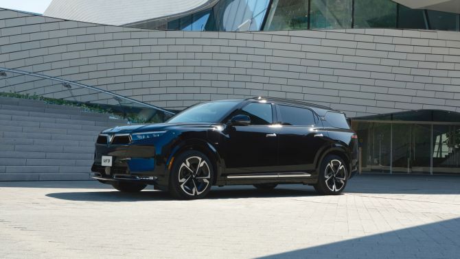 3 lý do người dùng gọi VinFast VF 9 là 'mẫu xe hưởng thụ': Không gian chủ tịch, công nghệ 'đầy khoang', chi phí tối ưu