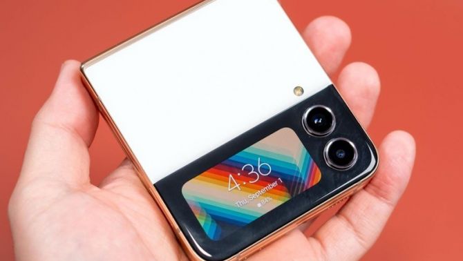 Samsung Galaxy màn gập xịn nay chỉ còn dưới 5 triệu đồng, cấu hình mạnh mẽ miễn chi, thiết kế đẹp chấp 10 chiếc iPhone