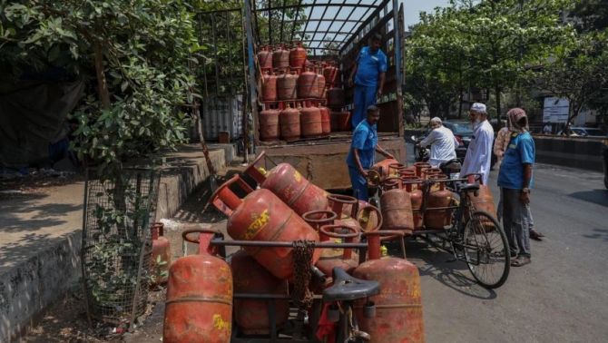 Giá dầu vượt ngưỡng 100 USD: IEA khẩn cấp ra khuyến nghị 'sống sót' qua khủng hoảng năng lượng