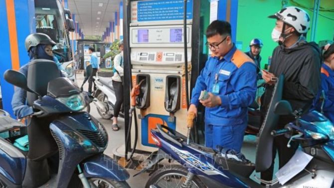 Giá xăng dầu biến động khó lường, Bộ Chính trị đưa kết luận 14 với loạt chỉ đạo cứng rắn