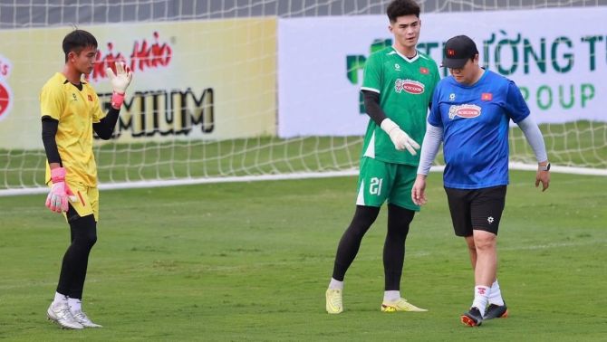 HLV Kim Sang Sik 'xây nhà từ móng', sao U19 bất ngờ nhận đặc quyền ở ĐT Việt Nam