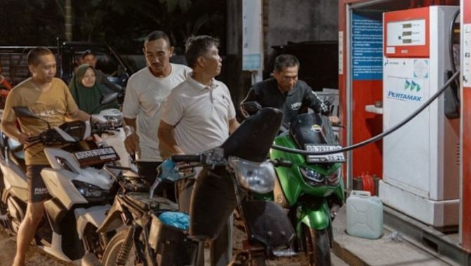 Một nước láng giềng Việt Nam chỉ còn xăng dầu đủ dùng trong 25 ngày: Nguy cơ thiếu nhiên liệu khi giá dầu vượt mốc