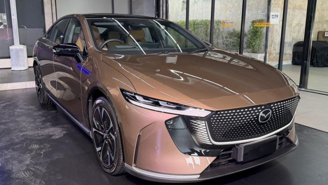 Mazda chính thức ra mắt mẫu sedan hạng D điện cực đẹp giá 818 triệu đồng: Khắc chế cứng Toyota Camry