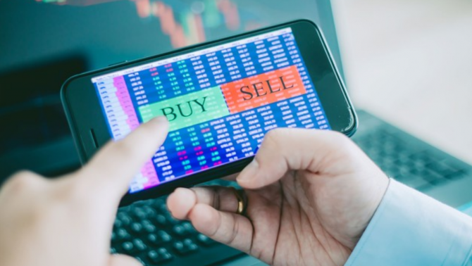 Giữa lúc thị trường đỏ lửa, cổ phiếu ‘họ’ Vingroup vẫn hút dòng tiền nghìn tỷ