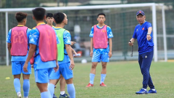 U19 Việt Nam thanh lọc diện rộng: 12 cầu thỉ bị gạch tên, HLV Nhật Bản bổ sung cấp tốc 10 ngôi sao