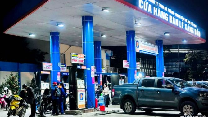 Bộ Tài chính đề xuất giảm một nửa thuế xăng dầu: Giá bán lẻ dự kiến giảm hàng nghìn đồng/lít