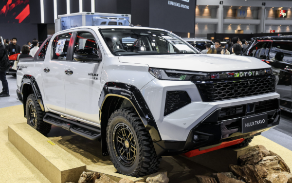 Toyota Hilux 2026 bản điện lộ diện, chạy 240 km: Thách thức Ford Ranger, có đáng mua ở hiện tại?