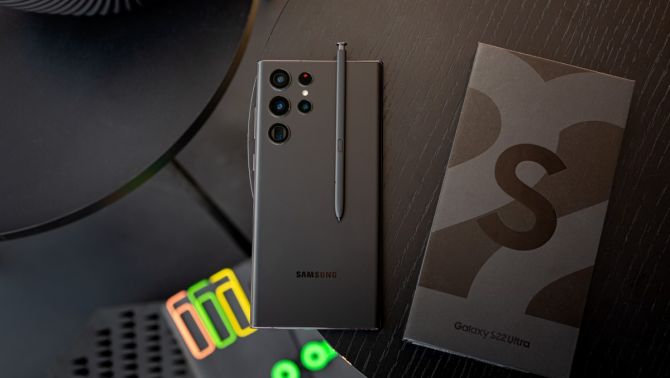 Đây là chiếc Galaxy S giá còn chưa đầy 10 triệu, camera zoom 10x xịn hơn iPhone 17 Pro Max