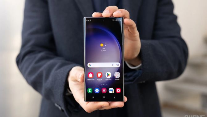 Đây là chiếc Galaxy S cuối cùng có màn cong đã mắt, giá 13 triệu, chụp xa ăn đứt iPhone 17 Pro Max