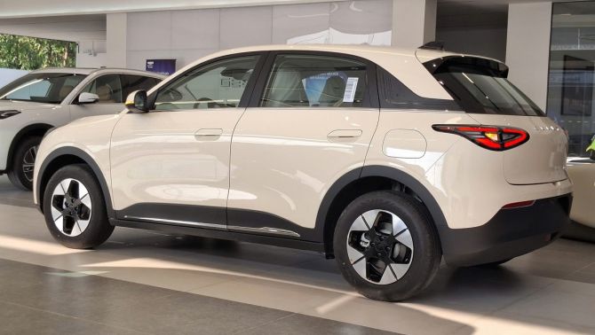 Ô tô điện quốc dân mới chính thức ra mắt tại Việt Nam: Giá từ 459 triệu đồng, thiết kế đẹp long lanh