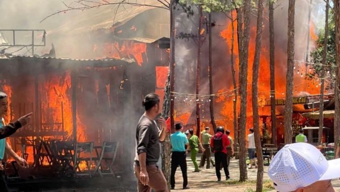 Hiện trường vụ cháy khu kinh tế đêm Măng Đen, hé lộ nguyên nhân ban đầu