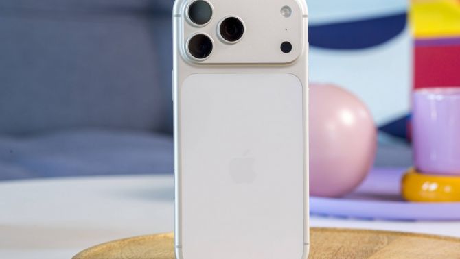 Giải mã lý do iPhone 17 Pro Max giữ giá suốt 6 tháng vẫn bán chạy hơn mọi đối thủ?