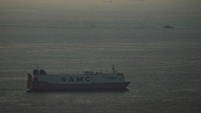 Iran công bố đóng eo biển Hormuz, tàu quốc tế quay đầu, Mỹ tính phương án tăng quân