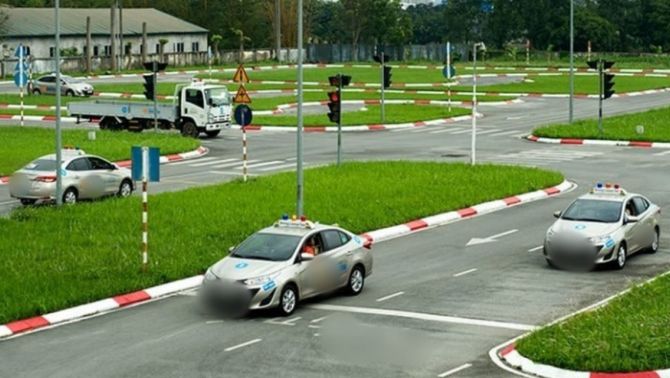 Người đàn ông thi bằng lái xe 139 lần trong 9 năm mới vượt qua lý thuyết, đại diện trung tâm sát hạch lên tiếng