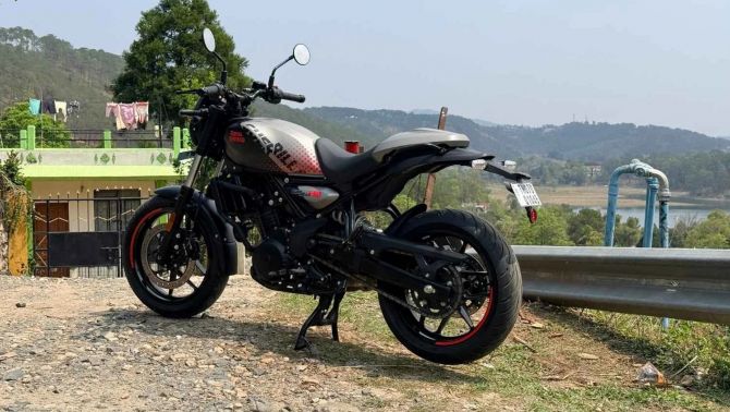 Chính thức ra mắt ‘vua côn tay’ Anh Quốc mới giá 60 triệu đồng: Có động cơ 452cc mạnh mẽ, ABS 2 kênh