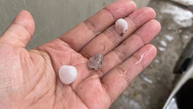 Mưa đá dội xuống Hà Nội và miền Bắc: ‘Thủ phạm’ nào gây ra hiện tượng nguy hiểm này?