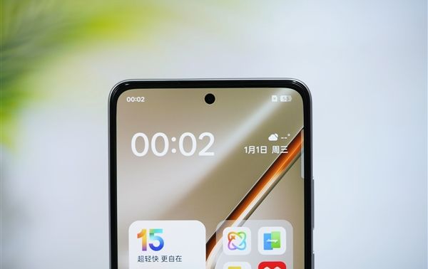 Đây là mẫu điện thoại Android giá rẻ từ 4 triệu, có pin 7000 mAh, diện mạo đẹp như iPhone 17