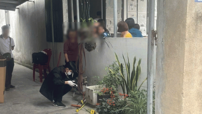 Vợ phát hiện chồng bị con trai đánh đến tử vong: Nguồn cơn ra tay, tình tiết bất ngờ về nghi phạm?