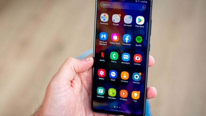 Galaxy S20 FE một thời vua doanh số, tháng 4 chỉ hơn 3 triệu, vẫn chiến hơn cả iPhone 16, iPhone 17e