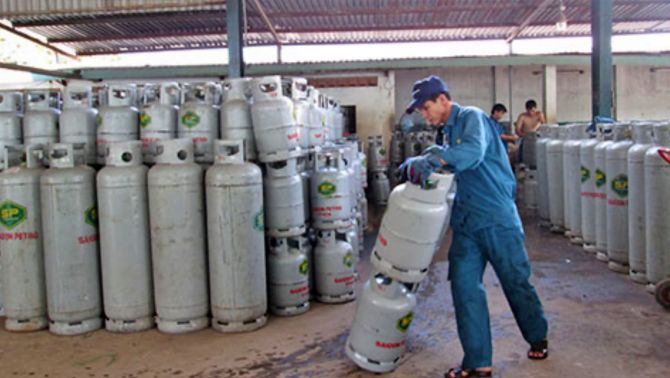 Giá gas tăng từ 1/4, bình 12kg tăng 90.000 đồng, người dân có xu hướng chuyển sang bếp điện
