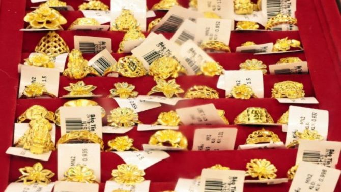 Giá bạc biến động 'ác' hơn vàng, leo đỉnh lao dốc rồi lại bật tăng: Chuyên gia cảnh báo thận trọng!