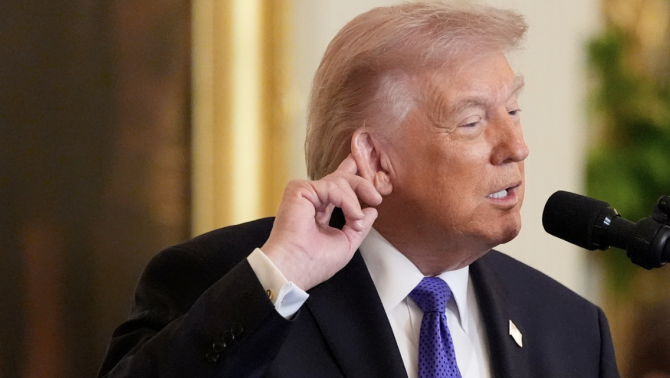 Donald Trump nói thẳng: Các nước đồng minh hãy mua dầu Mỹ hoặc tự lấy ở eo biển Hormuz