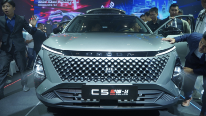 Điểm tin ô tô 1/4: Xe điện giá rẻ 206 triệu đồng ‘trình làng’, đánh giá chi tiết Omoda C5 hybrid