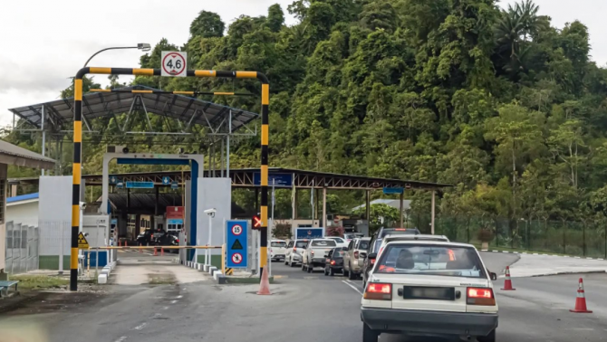 Xe nước ngoài phải có 3/4 bình xăng khi nhập cảnh Brunei, quy định kiểm soát nhiên liệu và mua xăng dầu theo diện riêng