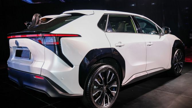 Toyota ra mắt mẫu SUV hạng C đẹp long lanh giá nhỉnh 1 tỷ đồng: Tuyên chiến Honda CR-V và Mazda CX-5