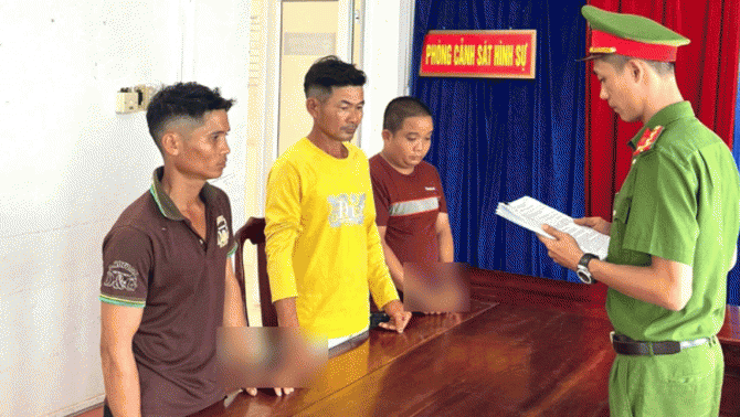 3 người đàn ông đánh tới tấp 1 người nún sọ vì con trâu: Tình hình nạn nhân? Nguồn cơn?