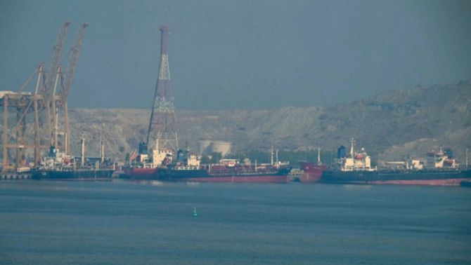 Eo biển Hormuz gián đoạn, xuất khẩu dầu Vùng Vịnh giảm 50%, nguồn cung dầu toàn cầu chịu sức ép lớn