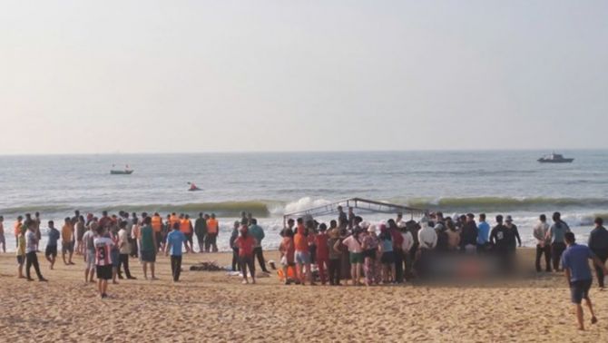 Hiện trường tìm kiếm nam sinh mất tích khi tắm biển Quy Nhơn, được tìm thấy ở vị trí không ngờ 