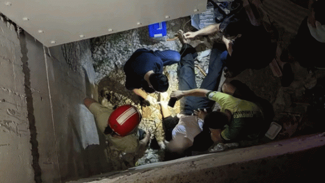 Gia Lai: Tình hình sức khỏe người phụ nữ rơi xuống khe hở cao 2,5m giữa hai làn đường do mải livestream