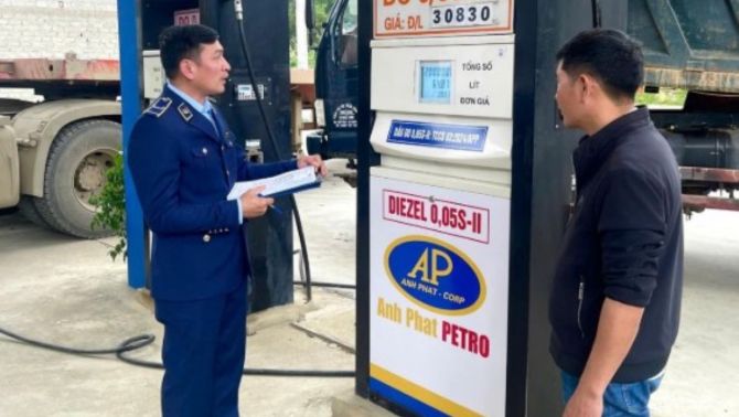 Giá xăng dầu hôm nay biến động mạnh, một tỉnh ra chỉ đạo khẩn tránh 'đứt gãy' nguồn cung