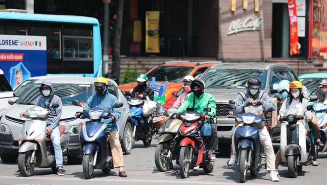 Nắng nóng đến sớm bất thường: Vì sao nhiều nơi vượt 40 độ C ngay đầu mùa?