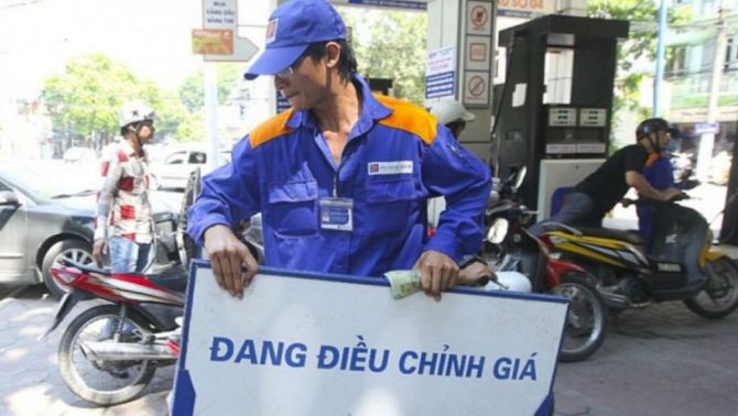 Giá xăng dầu trong nước hôm nay lao dốc mạnh, Quốc hội chính thức miễn 1 loại sắc thuế quan trọng!