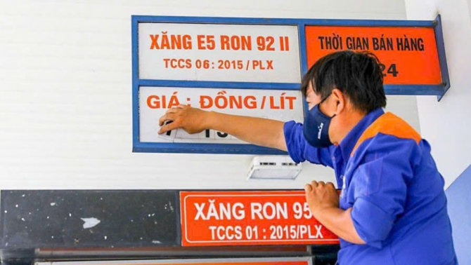 Tại sao một số kỳ điều hành giá xăng dầu diễn ra lúc nửa đêm? Bộ Công thương lên tiếng