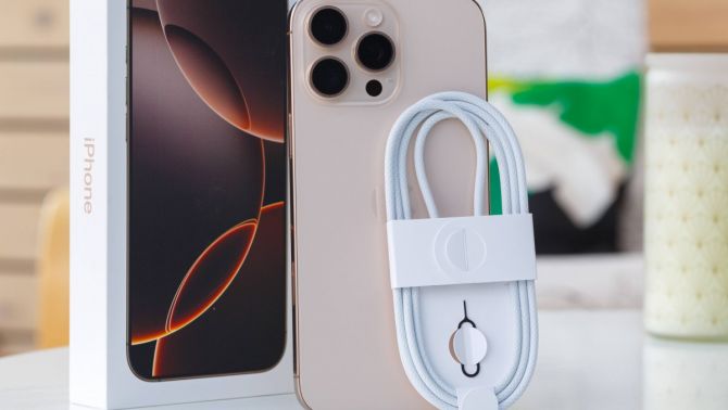 Giá iPhone 16 Pro Max chính hãng VN/A mới nguyên seal cực rẻ, trang bị vẫn một chín một mười với iPhone 17 Pro Max