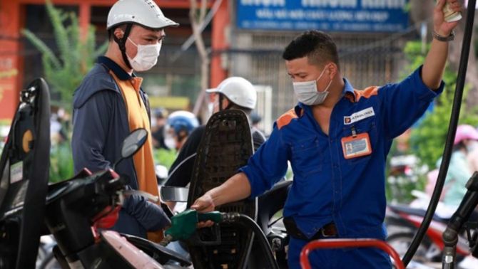 Giá xăng dầu hôm nay (chiều 10/4): Dầu WTI, Brent đảo chiều tăng, chịu tác động từ đâu?