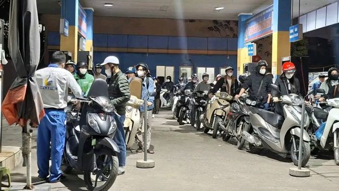 Giá xăng dầu ngày 11/4 điều chỉnh, xe ga nào giúp khách Việt tiết kiệm nhất ? Honda Vision chỉ đứng thứ top 3 
