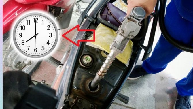 Giá xăng dầu trưa nay 12/4: RON95 'ngót' gần 3000 đồng, khung 'giờ vàng' đổ xăng hời nhất trong ngày