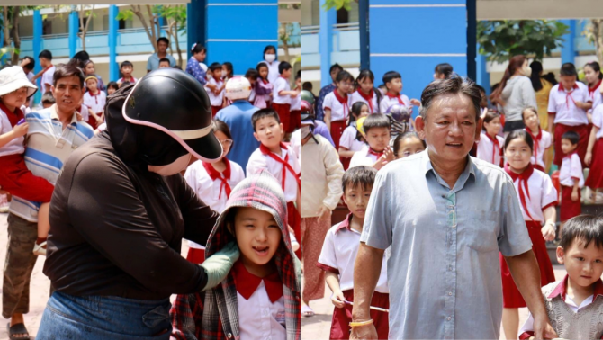 Nóng: Thêm 2 trường ở TP HCM bất ngờ tạm dừng bữa ăn bán trú 