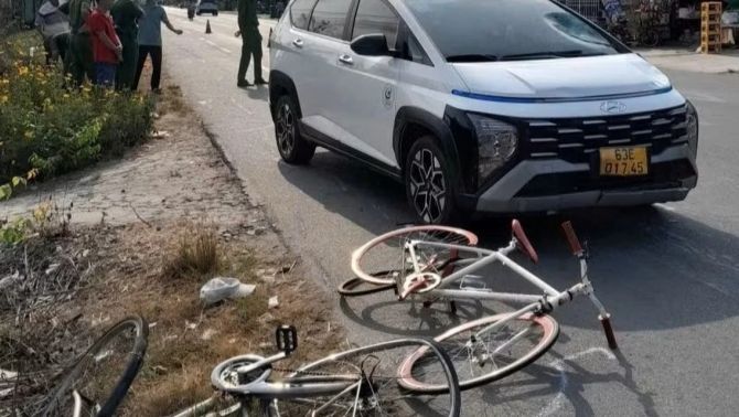 Hiện trường vụ ô tô tông xe đạp khiến 2 người thương vong ở Đồng Tháp, hé lộ danh tính tài xế