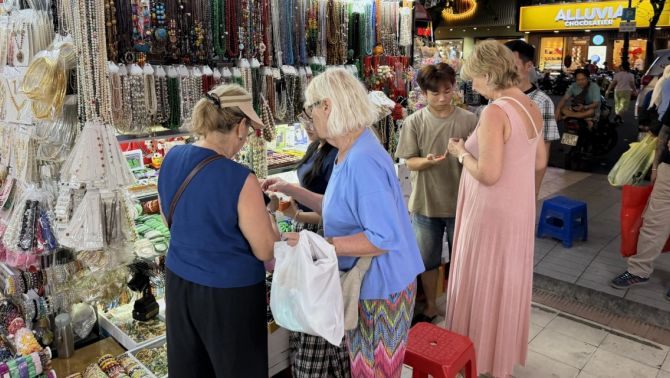 Giá xăng dầu hôm nay tăng giảm liên tiếp, tác động chi phí, ngành du lịch vẫn lập kỷ lục mới