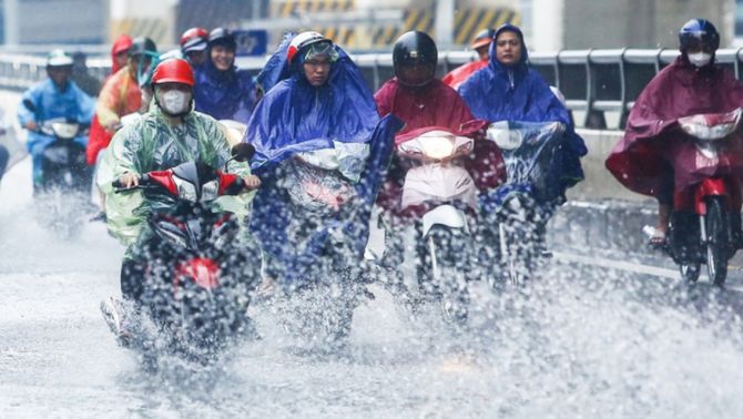 Dự báo thời tiết mới nhất: Thời điểm mưa dông xuất hiện trên diện rộng, cảnh báo lốc sét tại nhiều khu vực