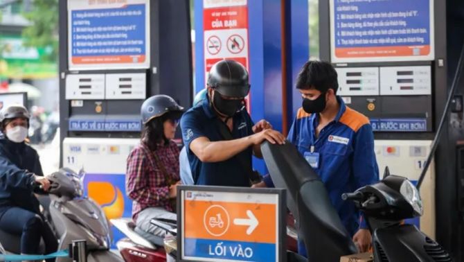 Giá xăng dầu tối 16/4: E5 RON92, RON95-III, dầu diesel, mazut tăng giảm ra sao, đảm bảo cung ứng cho sản xuất, tiêu dùng